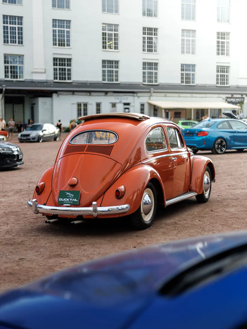 Классический Volkswagen Beetle на экспозиции выставки